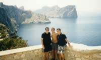 Leo, Pablo y Luchi en el faro Formentor, en Mallorca