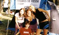 Patricia, Mariana, Soledad y Virginia frente a su carpa