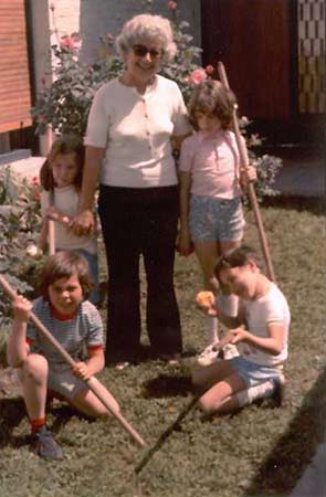 Los primos y la abuela Rosa