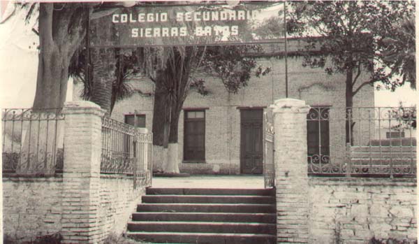 escuela vieja 2.JPG (161694 bytes)