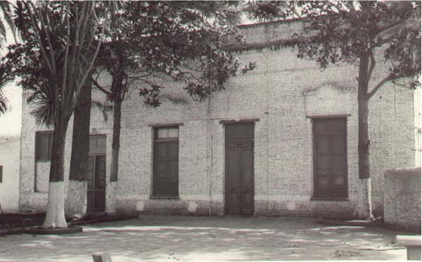 escuela vieja.JPG (141082 bytes)